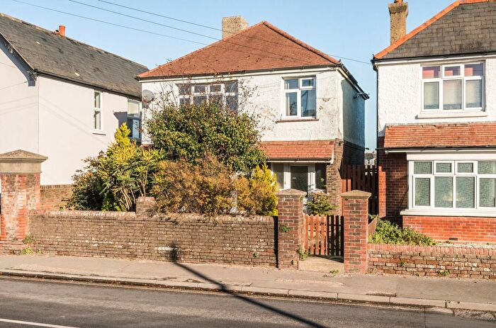 3 Bedroom Detached House For Sale In Bognor Road, Chichester, PO19