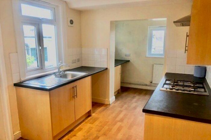 2 Bedroom Property To Rent In Ingle Road, Chatham, ME4