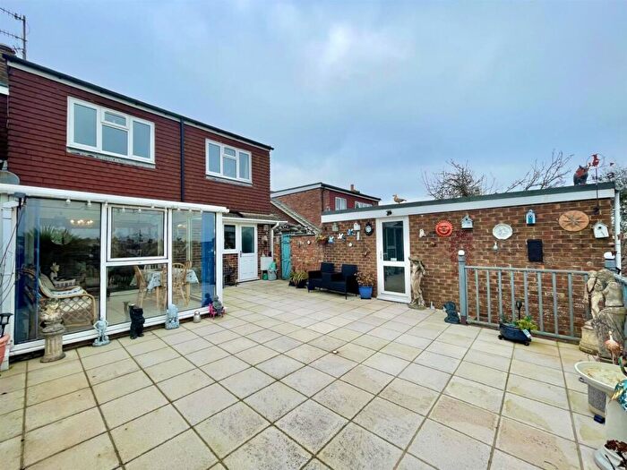 3 Bedroom Chalet For Sale In Valley Close, Newhaven, BN9