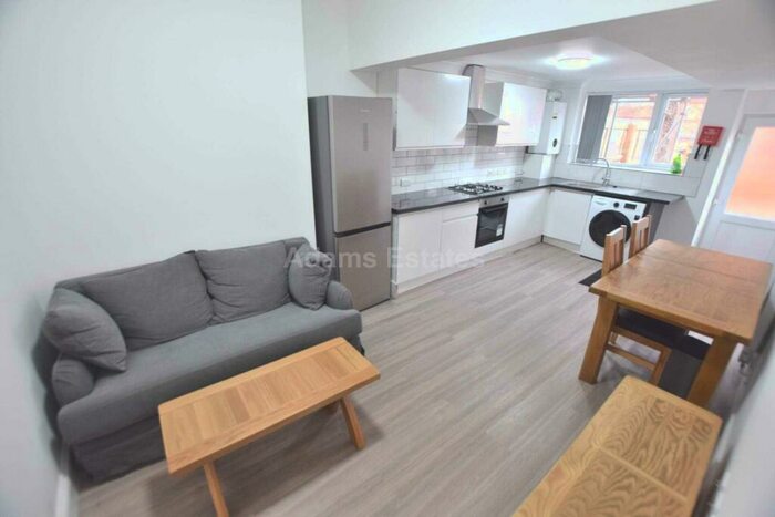 2 Bedroom Flat To Rent In Flat, Addington Road, Reading, RG1
