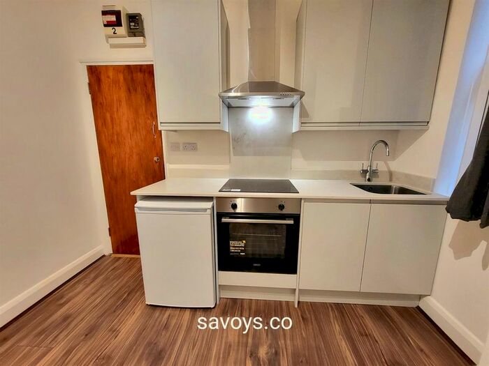 Studio To Rent In Hoop Lane, London, NW11