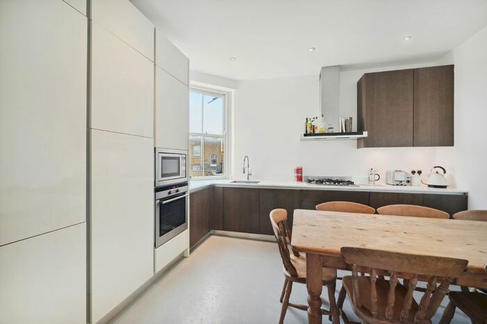 2 Bedroom Flat To Rent In Colehill Gardens, Fulham Palace Road, London, SW6