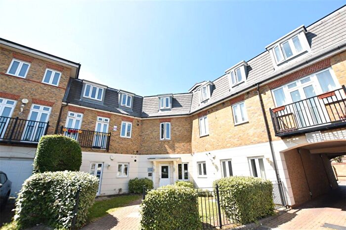 2 Bedroom Flat To Rent In Elizabeth Gardens, Isleworth, TW7