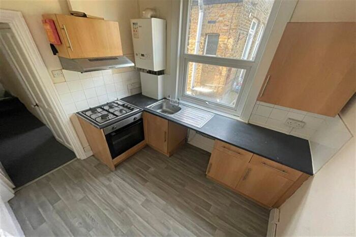 2 Bedroom Flat To Rent In Gainsborough Drive, Westcliff On Sea, SS0