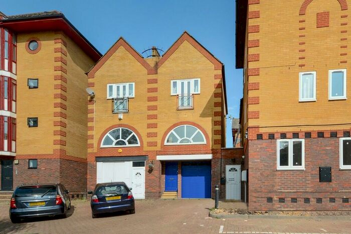 2 Bedroom Semi-Detached House To Rent In Hawke Place, London, SE16