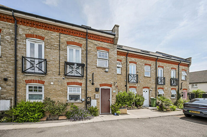 4 Bedroom House For Sale In Glen Mews, Walthamstow, London, E17