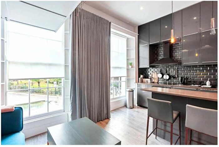 Flat To Rent In Oakley Square, Camden Town, NW1