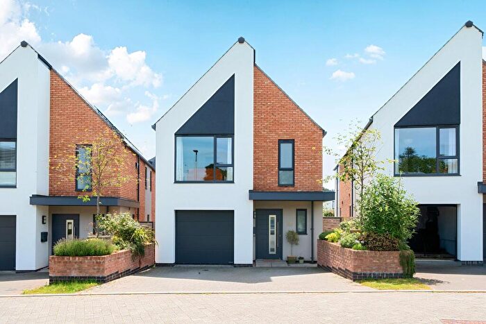 3 Bedroom Detached House For Sale In The Green, Exeter, EX2