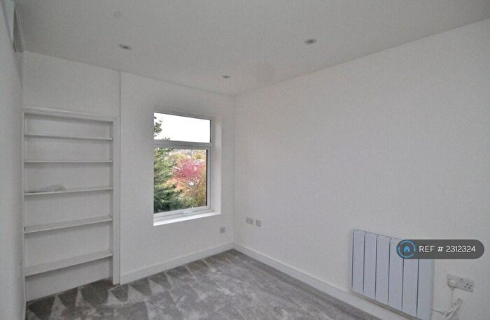 4 Bedroom Semi-Detached House To Rent In Denzil Road, Guildford, GU2