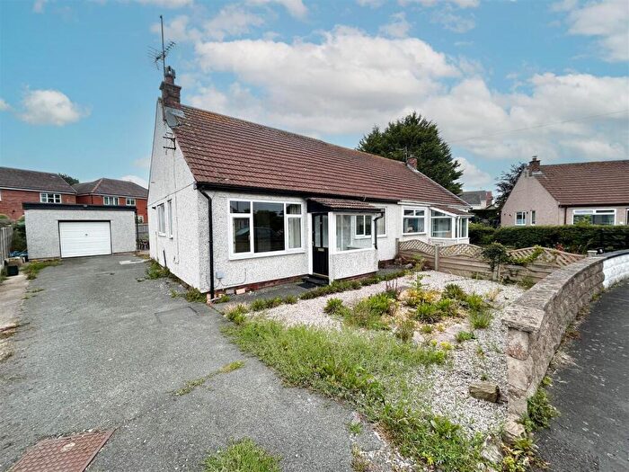 2 Bedroom Semi-Detached Bungalow To Rent In Y Glyn, Llandudno Junction, LL31