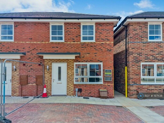 3 Bedroom Semi-Detached House To Rent In Slingsby Drive, Fernwood, Newark, NG24