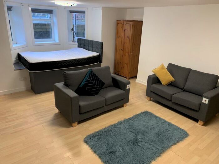 1 Bedroom Flat To Rent In Woodsley Road, Hyde Park, Leeds, LS2