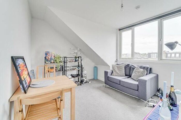 1 Bedroom Flat For Sale In Yerbury Road, N19