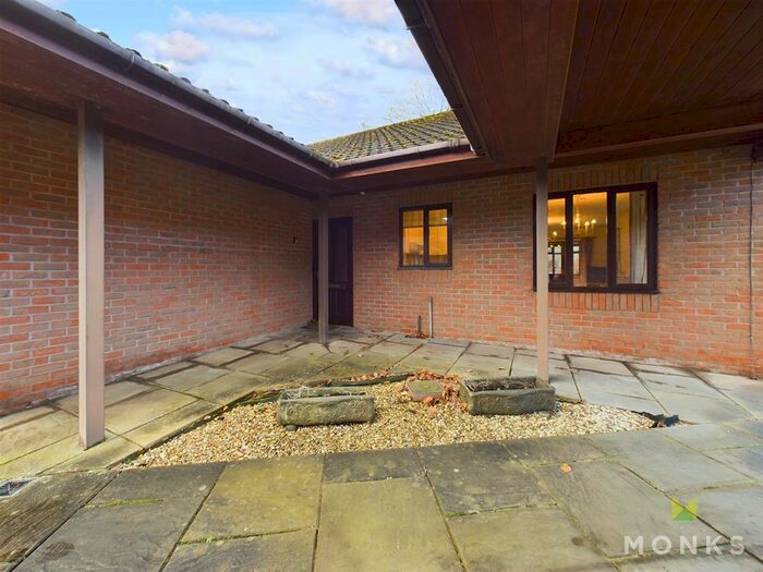 2 Bedroom Semi-Detached Bungalow For Sale In Meadowbrook Court, Twmpath Lane, Gobowen, Oswestry, SY10