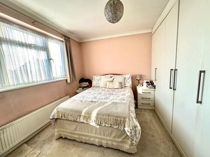 3 Bedroom End Of Terrace House For Sale In Pegg Road, Hounslow, TW5