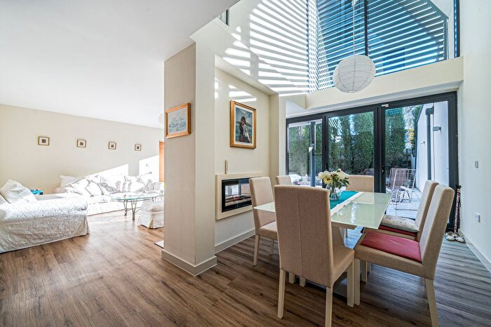 5 Bedroom Detached House For Sale In Orchard Close, Almondsbury, BS32