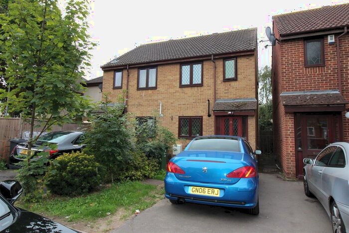 2 Bedroom Property To Rent In Holden Close, Dagenham, RM8