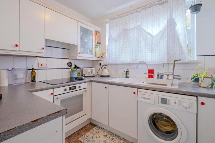1 Bedroom Flat To Rent In Cornford Grove London., SW12