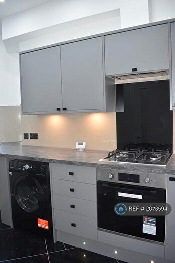 2 Bedroom Flat To Rent In Madras Street, Glasgow, G40