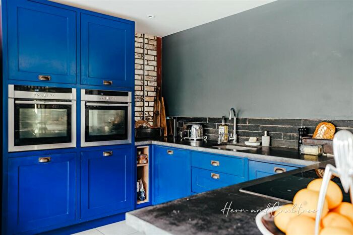 3 Bedroom Detached House For Sale In Wyndham Road, Cardiff, CF11