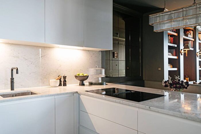 3 Bedroom Flat For Sale In Maple Path, Hackney, London, E5