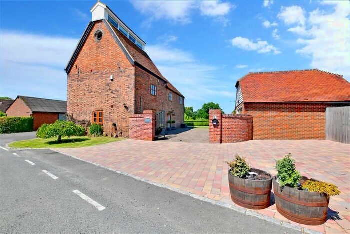 5 Bedroom Property For Sale In Southernden Road, Headcorn, Kent, TN27