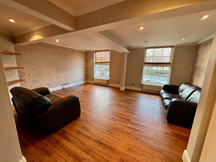 3 Bedroom Flat To Rent In Bristol Road, Selly Oak, B29