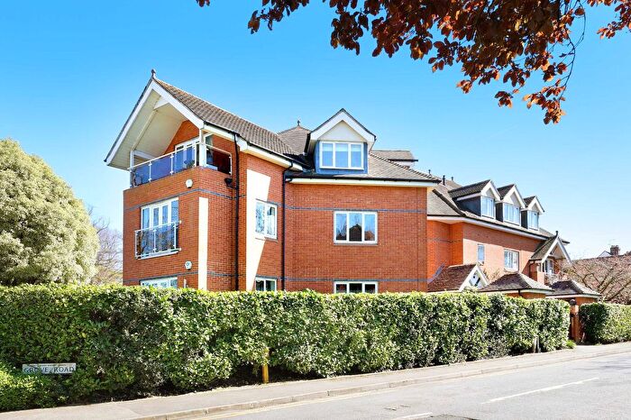 2 Bedroom Flat For Sale In Grove Road, Beaconsfield, Buckinghamshire, HP9