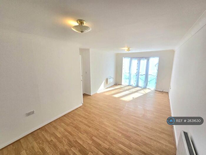 2 Bedroom Flat To Rent In Hill View Drive, London, SE28