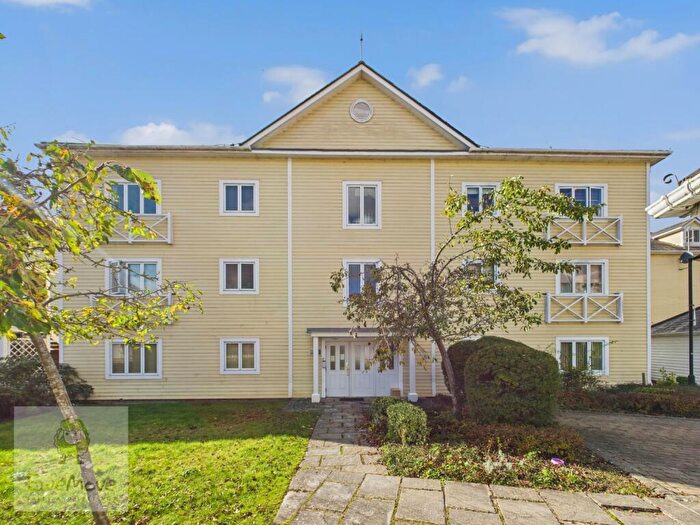 1 Bedroom Apartment For Sale In Alisander Close, Holborough Lakes, Snodland, ME6