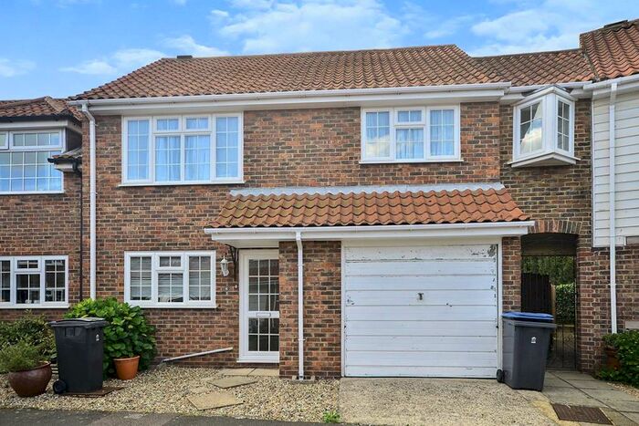 4 Bedroom Semi-Detached House To Rent In Whitefriars Meadow, Sandwich, Kent, CT13