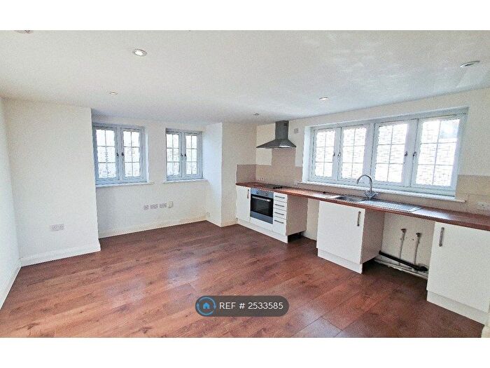 1 Bedroom Flat To Rent In Knighton Lane, Leicester, LE2