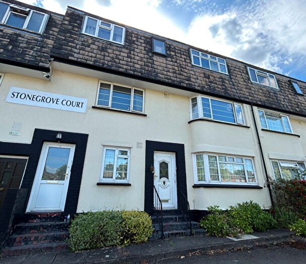 2 Bedroom Flat For Sale In Flat Stonegrove Court, Stonegrove, Edgware, Middlesex, HA8