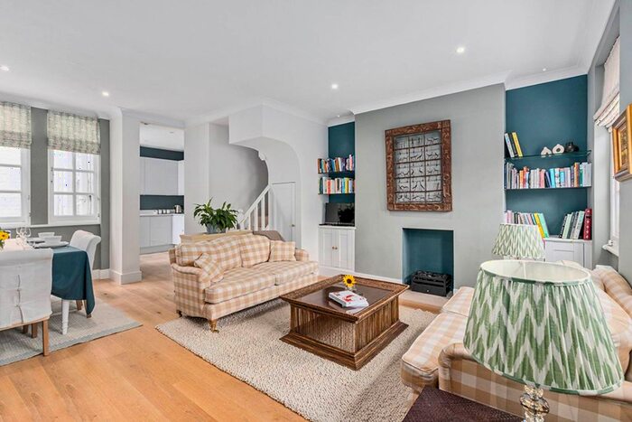 1 Bedroom Flat To Rent In Kensington Court Mews, Kensington, London, W8