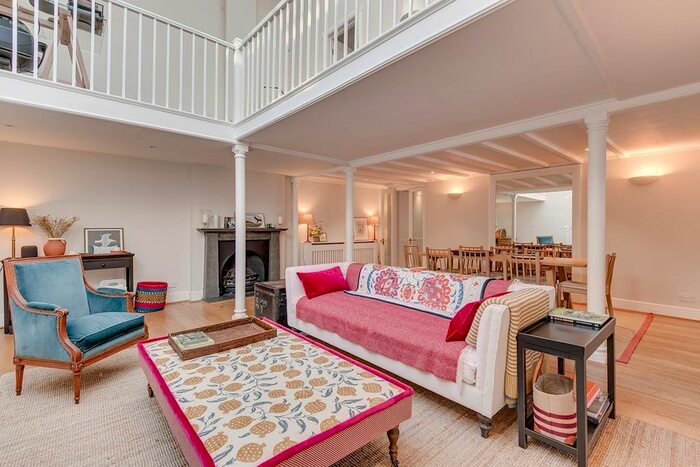 2 Bedroom Mews To Rent In Fulham Road, London, SW6