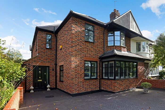 4 Bedroom Semi-Detached House To Rent In Great Bushey Drive London, N20