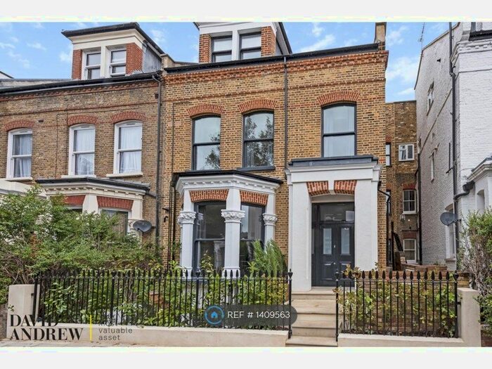 3 Bedroom Flat To Rent In Gloucester Drive, London, N4