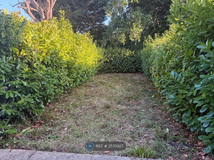 Studio To Rent In Woodstock Avenue, London, NW11