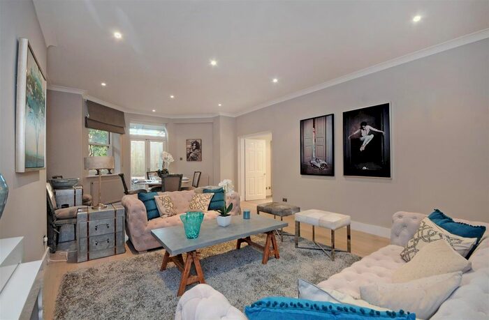 3 Bedroom Flat To Rent In Fitzjohns Avenue, Hampstead, NW3