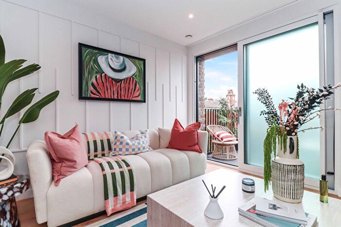 1 Bedroom Flat For Sale In Fauna Walk, Union Court, WD24