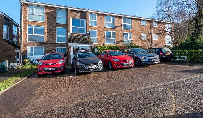 2 Bedroom Flat For Sale In Flat, Princes Court, The Mall, Dunstable, Bedfordshire, LU5