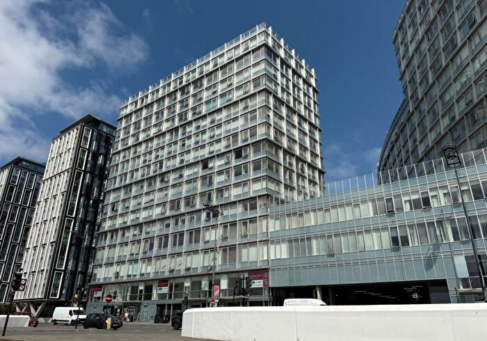 2 Bedroom Apartment For Sale In Apartment, Strand Street, Liverpool, Merseyside, L1