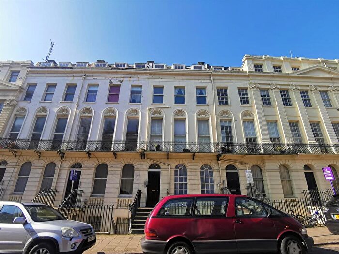 1 Bedroom Apartment To Rent In Oriental Place, Brighton, BN1
