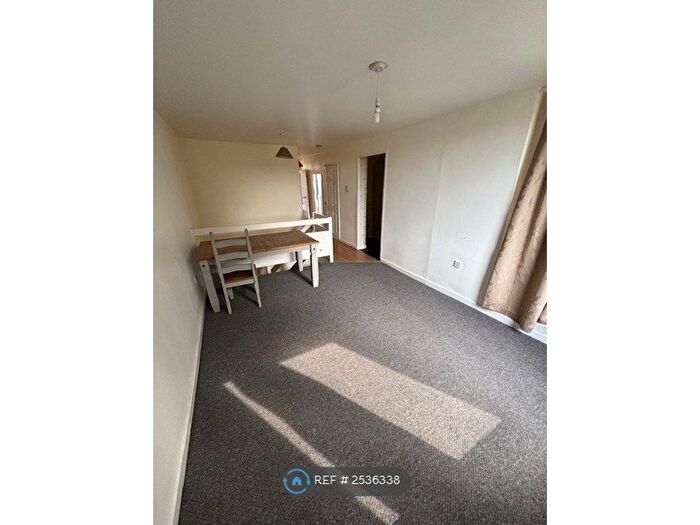 3 Bedroom Flat To Rent In Neville Court, Washington, NE37