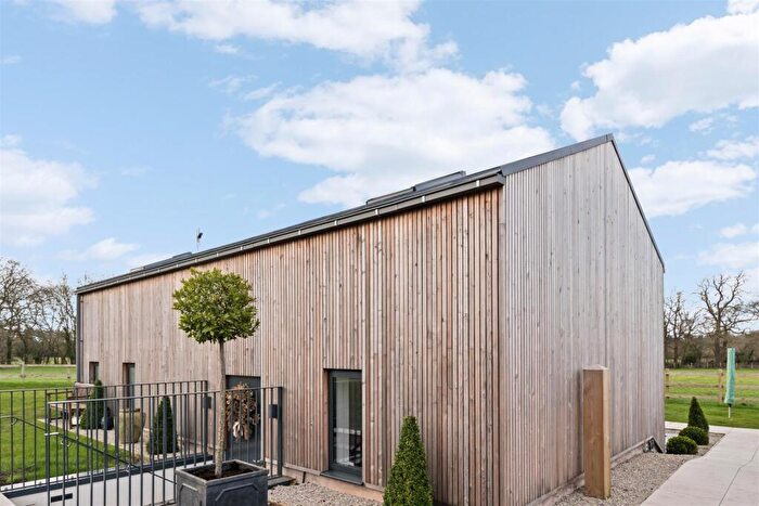 3 Bedroom Chalet To Rent In Arbour Tree Lane, Chadwick End, B93