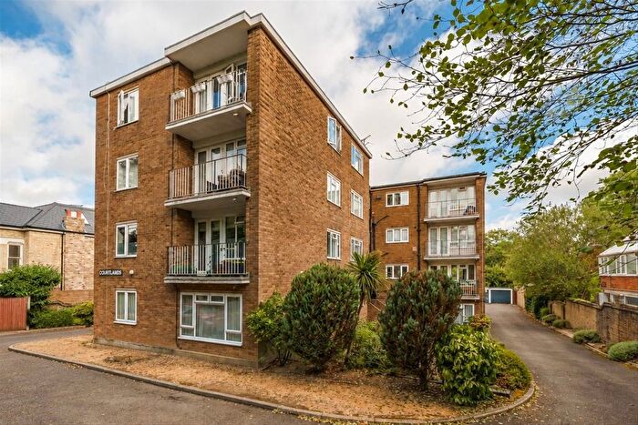 2 Bedroom Flat For Sale In Castlebar Hill, Ealing, W5