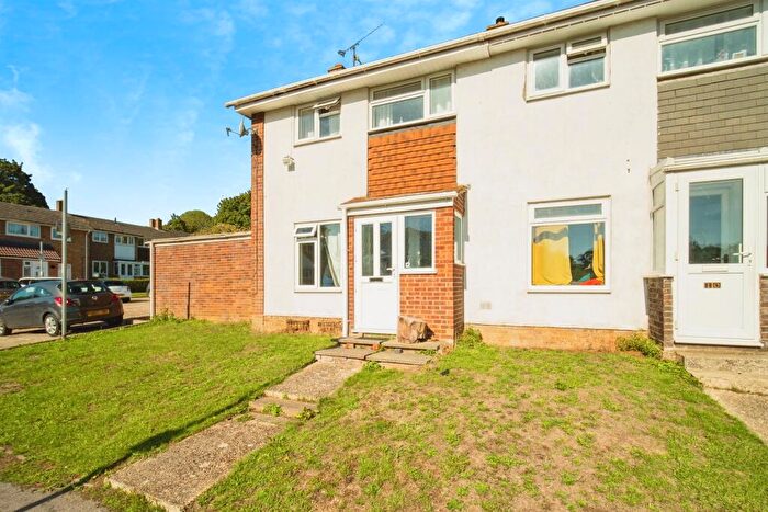 3 Bedroom End Of Terrace House For Sale In Hamelyn Road, Basingstoke, RG21