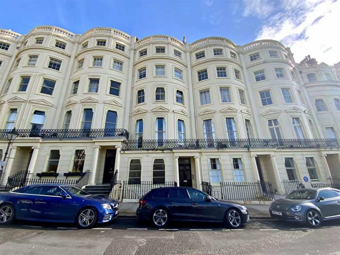 1 Bedroom Flat For Sale In Brunswick Square, Hove, BN3