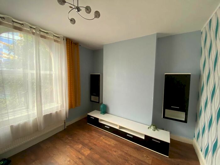 2 Bedroom Flat To Rent In Northumberland Park, London, N17