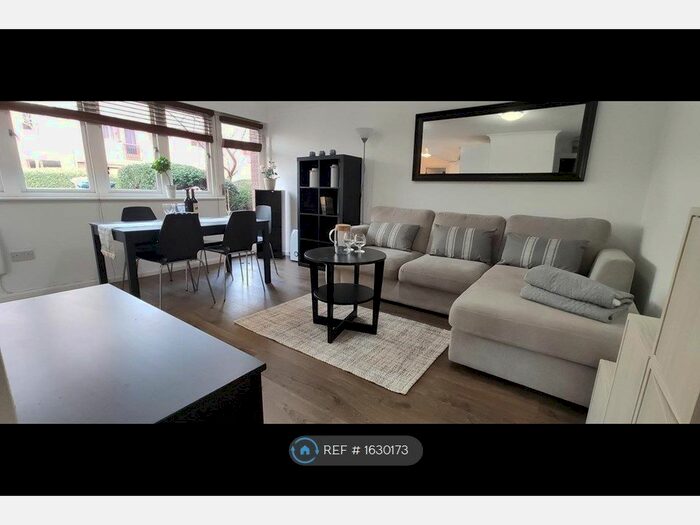 2 Bedroom Flat To Rent In Bywater Place, London, SE16